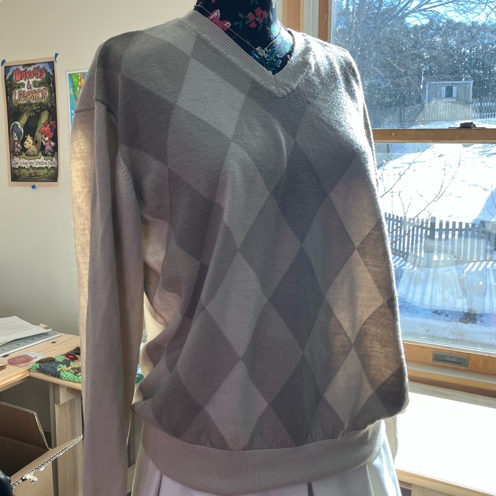 Argyle V-Neck Sweater in Gray and Cream